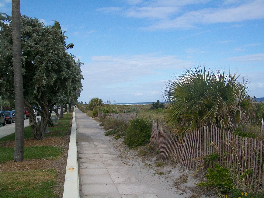 picture of the walkway along the shoreline